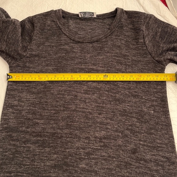 Femme Fatal black heather split sleeve top - Picture 9 of 10